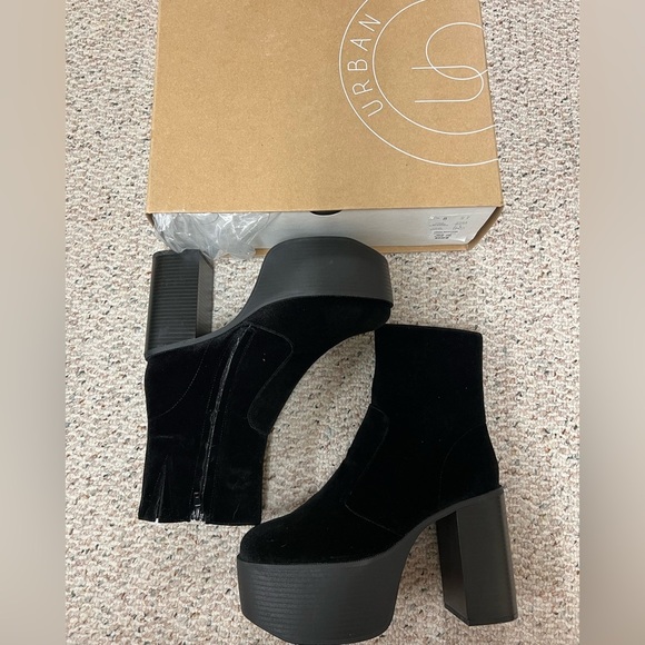 Urban Outfitters Black Platform Ankle Boots size 8 - Picture 1 of 7